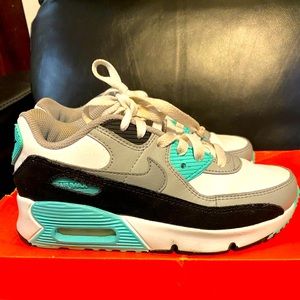 Air Max 90 Leather GS ‘hyper Turquoise’, Kids size 2Y.